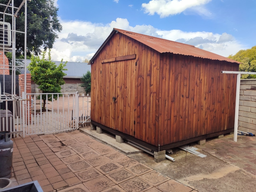 4 Bedroom Property for Sale in Langenhovenpark Free State